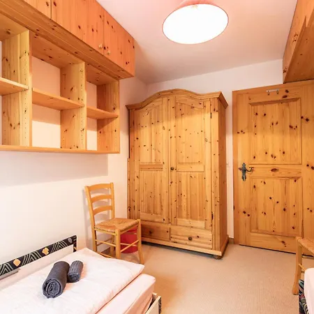 Chasa Val 735 Apartman *