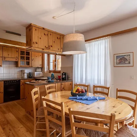 Chasa Val 735 Apartman *